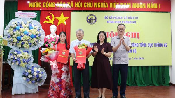 Hội nghị công bố Quyết định của Tổng cục trưởng Tổng cục Thống kê về công tác cán bộ