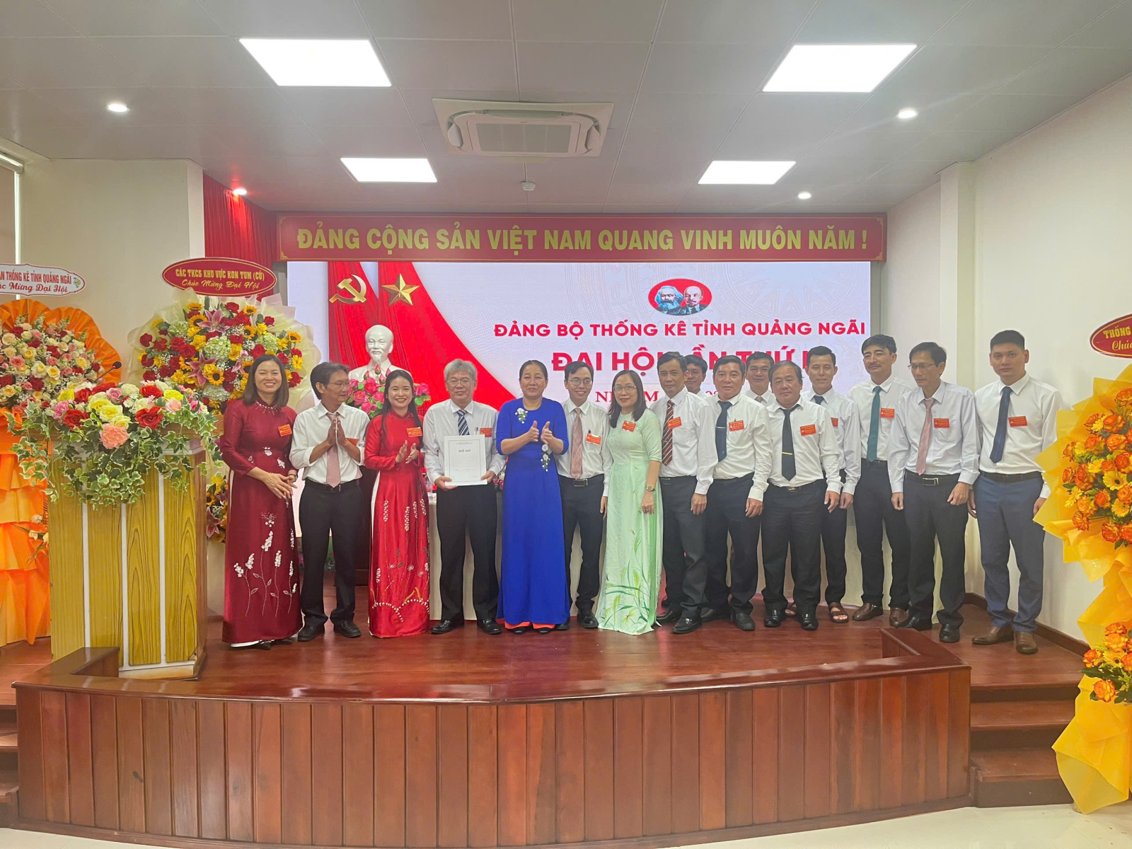 Trao Quyết định thành lập Đảng bộ Thống kê tỉnh Quảng Ngãi, nhiệm kỳ 2025 - 2030